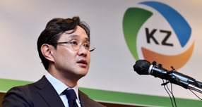 지난해 10월2일 서울 용산구 소월로 그랜드 하얏트 서울에서 열린 긴급 기자회견서 발언하고 있는 최윤범 고려아연 회장. /사진=임한별 기자