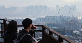 12월 넷째주 수도권과 지방에 211가구가 공급된다. 사진은 서울 용산구 남산에서 바라본 아파트단지 모습. /사진=뉴시스