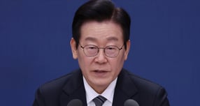 이재명 대통령이 촉법소년 연령 하향 문제에 대해 언급했다. 사진은 19일 서울 종로구 정부서울청사 별관에서 열린 법무부(대검찰청)·성평등가족부 업무보고에서 발언하고 있는 모습. /사진=뉴시스(대통령실통신사진기자단)