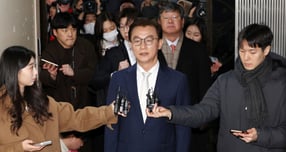  국민의힘이 통일교 특별검사 도입을 수용하라고 정부와 여당에 촉구했다. 사진은 통일교 금품 수수 의혹을 받는 전재수 전 해양수산부 장관이 지난 19일 오전 서울 서대문구 경찰청 국가수사본부에 피의자 조사를 받기 위해 출석했던 모습. /사진=뉴시스