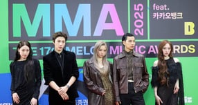 그룹 올데이프로젝트가 MMA(Melon Music Awards, 멜론뮤직어워드)에서 '올해의 신인상'을 수상했다. 사진은 그룹 올데이 프로젝트가 20일 오후 서울 구로구 고척스카이돔에서 열린 2025 멜론뮤직어워드(MMA2025) 레드카펫을 밟는 모습. /사진=뉴시스