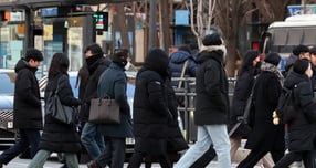 일요일인 21일 아침 기온은 영하로 떨어진다. 사진은 서울 종로구 광화문 네거리. /사진=뉴시스