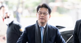 지난 3월13일 오후  헌법재판소의 기각 결정으로 직무에 복귀하기 위해 서울 서초구 서울중앙지검에 들어서고 있는 이창수 서울중앙지검장 /사진=뉴스