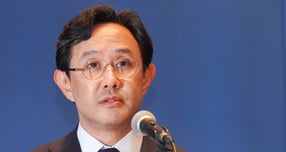 지난해 11월13일 서울 중구 남대문로 상의회관서 기자회견에 참석한 최윤범 고려아연 회장. /사진=임한별 기자