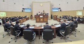 박홍복 군의장을 비롯한 군의원들이 제292회 정례회를 개최하고 있다./사진=기장군의회