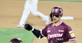 키움 히어로즈를 떠나 샌디에이고 파드리스 유니픔을 입은 송성문의 계약 세부 내용이 공개됐다. 사진은 키움에서 활약한 송성문. /사진=스타뉴스