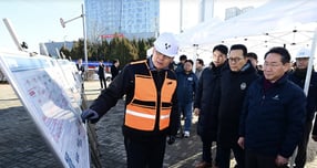 유정복 인천광역시장이 22일 연수구 인천대입구역에서 GTX-B 사업 현장을 점검하고 있다. /사진제공=인천시