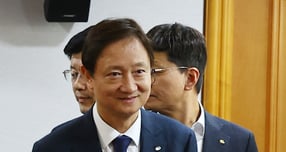 이찬진 금융감독원장이 10일 오후 서울 중구 은행회관에서 열린 금융감독원장-금융지주회장 간담회에 참석하고 있다./사진=뉴시스 