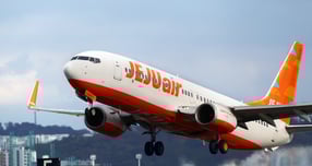 한국투자증권이 제주항공이 부진을 천천히 극복하고 있어 2026년 흑자 전환이 기대된다고 분석했다. 사진은 제주항공 여객기. /사진제공=제주항공