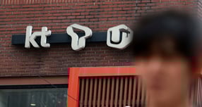 23일부터 휴대전화 개통 절차에 패스 앱을 통한 안면인증이 시범 도입된다.  /사진=뉴시스