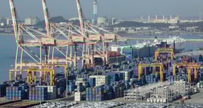 경기 평택시 포승읍 평택항에 수출용 컨테이너들이 쌓여있는 모습. / 사진=뉴스1 김영운 기자 /사진=(평택=뉴스1) 김영운 기자