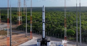 이노스페이스의 첫 상업발사 로켓인 '한빛-나노'가 발사 직후 폭발한 것으로 추정되며 주가가 급락했다. 사진은 브라질 알칸타라 우주센터에서 첫 상업 발사 준비를 마친 이노스페이스 '한빛-나노' 우주 발사체의 모습/ 사진=이노스페이스