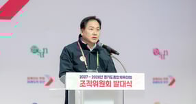 이권재 오산시장이 지난 22일 2027~2028년 경기도종합체육대회 조직위원회 발대식에 참석해 인사말을 하고 있다. /사진제공=오산시 
