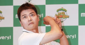 경찰이 방송인 전현무의 '차량 내 링거' 사안을 수사에 나섰다. 사진은 지난해 서울 동대문구 앰배서더 풀만 호텔에서 진행된 MBC에브리원 예능 '나 오늘 라베했어' 제작발표회에 참석한 방송인 전현무. /사진=스타뉴스