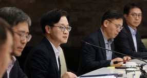 지난 22일 서울 중구 대한상공회의소에서 열린 석유화학업계 사업 재편 CEO 간담회에서 모두발언을 하고 있는 김정관 산업통상부 장관.  /사진=뉴스