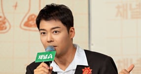 방송인 전현무 측이 이른바 '불법 차량 링거' 의혹과 관련해 당시 병원 진료 기록을 공개하며 재차 해명했다. 사진은 지난 5월 채널A 예능 '브레인 아카데미' 온라인 제작발표회에 참석한 방송인 전현무. /사진제공=채널A  제공