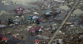 2004년 12월26일. 인도네시아 수마트라 섬 서부 해안 인근에서 대지진과 쓰나미가 일어나 최소 23만명이 사망했다. 사진은 2005년 1월1일 대지진과 쓰나미 피해를 입은 인도네시아 뮬라보 마을의 모습. /사진=로이터