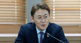 정부가 2026년 정책금융 252조원 중 150조원을 첨단·미래산업 등 5대 중점분야에 집중 공급한다. 사진은 권대영 금융위원회 부위원장이 지난 8월26일 오후 서울 영등포구 보험개발원에서 열린 보험업권 상생상품 활성화 MOU 체결식에 참석해 인사말을 하는 모습./사진=뉴시스