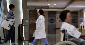 "내년 보험사 전상품 보험료 10% 오른다"… 애꿎은 서민들 발 동동