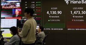 정부가 환율 상승세 억제를 위한 세제 패키지를 마련했다. 사진은 서울 중구 하나은행 딜링룸. /사진=뉴시스