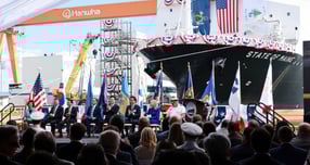 한화그룹이 마스가를 중심으로 미국 조선·방산 시장 공략에 속도를 내고 있다. 지난 8월 한화 필리조선소를 방문한 이재명 대통령과 김동관 한화그룹 부회장의 모습. /사진=뉴시스