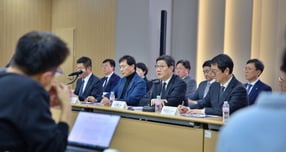 제약업계가 정부의 약가 제도 개편안에 반기를 들었다. 약가 제도 개편안 관련 긴급 기자회견에 참석한 노연홍 한국제약바이오협회장이 발언하고 있다. /사진=한국제약바이오협회