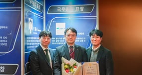 공항철도는 지난 23일 문화체육관광부가 주최한 '제52회 관광의 날' 기념식에서 외국인 관광객 이동 편의 증진과 한국 관광 활성화에 기여한 공로를 인정받아 '2025 관광진흥유공 정부포상 국무총리 표창'을 수상했다./ 사진 제공=공항철도