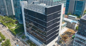 인공지능(AI)과 클라우드 시장이 급성장하며 데이터센터 수요가 늘어나자 국내 주요 건설업체들도 새 먹거리 공략에 나섰으나 주민 반발 등 님비 갈등에 고민이 깊다. 사진은 DL이앤씨가 시공한 가산 데이터센터 전경. /사진=DL이앤씨