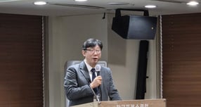 안형준 과학기술정책연구원(STEPI) 우주공공팀장이 24일 서울 중구 한국프레스센터에서 열린 우주항공산업 발전포럼에서 주제발표를 하던 모습. /사진=김대영 기자