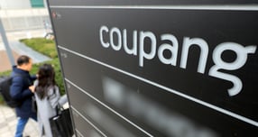 쿠팡이 최근 발생한 대규모 고객 정보 유출 사태와 관련해 유출자를 특정하고, 유출에 사용된 모든 장치를 회수했다. 쿠팡이 개인정보 유출 사고와 관련해 경찰이 압수수색을 진행한 지난 9일 서울 송파구 쿠팡 본사 의 모습. /사진=뉴스1 이호윤 기자