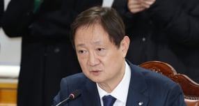 이찬진 금융감독원장이 10일 오후 서울 중구 명동 은행회관에서 열린 금융지주회장들과의 간담회에서 발언하고 있다./사진=뉴스1 이광호 기자