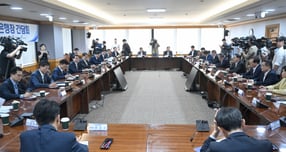 이억원 금융위원장이 지난 9월29일 서울 중구 은행회관에서 열린 금융위원장·은행장 간담회에서 발언하고 있다./사진=뉴시스 