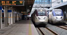 코레일과 SR의 통합이 다시 추진된다. 업계는 비용 절감·노선 중복 해소 등 기대감과 경쟁 체제 약화·노조 영향력 확대 등 우려가 교차하고 있다. 사진은 포항역에 정차한 SRT와 KTX. /사진=뉴스