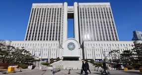  호반건설과 대방건설이 공정거래위원회로부터 '독점규제 및 공정거래에 관한 법률'(공정거래법) 위반 혐의로 각각 608억원, 205억원의 과징금을 부과받았으나 호반건설은 행정소송을 통해 일부 감면을 확정했다. 사진은 서울 서초구 중앙지방법원·고등법원 청사. /사진=뉴스