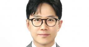 제30회 한국유통대상에서 국무총리상을 수상한 김대원 롯데백화점 광주점장. /사진제공=광주상의