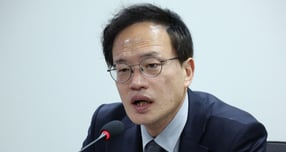 여러 논란이 불거진 김병기 원내대표를 향해 박주민 의원이 여러 발언들을 쏟아냈다. 사진은 박주민 의원이 간담회에서 발언하는 모습. /사진=뉴스