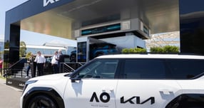 기아는 올 1월 8일(현지시각) 호주 빅토리아주 멜버른 파크에서 2025 호주오픈 테니스 대회 공식 차량 전달식을 진행했다./사진=뉴시스