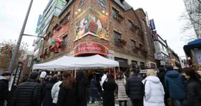  대전 성심당이 도입한 임산부 프리패스 제도를 악용한 사례가 커뮤니티에 게재됐다. 사진은 대전 중구 성심당 앞 기다리는 시민들 모습. /사진=뉴시스