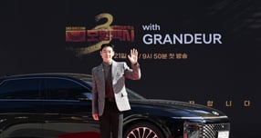 지난달 18일 SBS 목동 사옥에서 열린 모범택시3 제작발표회에 그랜저를 타고 등장한 배우 이제훈의 모습. /사진=현대차·기아