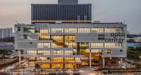 카카오가 지난 8월 정부 'GPU 확보 사업'의 최종 사업자로 선정된 이후 정부 지원으로 확보한 최신 GPU B200 총 2424장 가운데 2040장을 자체 데이터센터에 조기 구축했다. 사진은 데이터센터 안산 전경. /사진=카카오