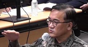 국방부가 12·3 비상계엄에 연루된 장성 및 관계자들에 대한 징계를 내렸다. 사진은 지난달 24일 서울 서초구 서울중앙지법에서 열린 내란 재판에 출석한 여인형 전 국군방첩사령관. /사진=뉴스1(서울중앙지법 제공)