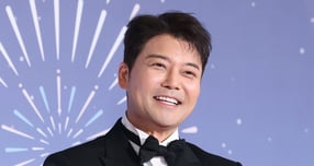 방송인 전현무가 '나 혼자 산다' 동료들 논란에 직접 사과했다. 사진은 방송인 전현무가 29일 오후 서울 마포구 MBC 미디어센터 공개홀에서 열린 '2025 MBC 방송연예대상' 레드카펫 행사에 참석한 모습. /사진=뉴스