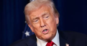 도널드 트럼프 미국 대통령이 중국의 타이완 포위 훈련과 관련해 걱정하지 않는다고 밝혔다. 사진은 트럼프 대통령이 지난 29일(현지시각) 미국 플로리다주 팜비치 마러라고 자택에서 베냐민 네타냐후 이스라엘 총리와의 회담 후 기자회견에 참석한 모습. /사진=로이터  