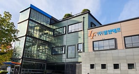 엘앤에프의 주가가 30일 하락세다. 사진은 엘앤에프 연구소 이노베이션 센터. /사진=엘앤에프