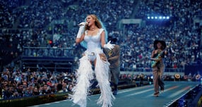 미국 팝스타 비욘세가 전 세계 뮤지션 중 다섯 번째로 억만장자가 됐다. 사진은 비욘세가 지난 6월5일 영국 런던 토트넘 홋스퍼 스타디움에서 열린 '카우보이 카터' 투어 공연 무대에 오른 모습. /사진=로이터 
