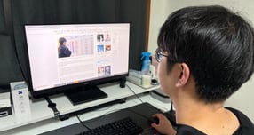 '쉬었음 청년' 김상연씨(29·가명)는 휴직 상태인 청년들에 대한 부정적인 사회적 인식을 거둬야 한다고 지적했다. 사진은 '쉬었음 청년' 관련 기사를 살펴보는 김씨. /사진=김동욱 기자