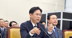 '쿠팡 연석 청문회'에 출석한 배경훈 부총리 겸 과학기술정보통신부 장관이 쿠팡의 개인정보 유출 규모에 대해 "3300만건 이상임을 확인했다"며 쿠팡의 축소 발표에 공식적으로 반박했다. /사진=황정원 기자