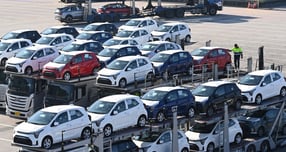 국내 자동차 내수 판매가 1년 만에 반등했다. 정부의 개소세 인하 정책과 전기차 시장 회복세가 맞물린 결과로 풀이된다. /사진=뉴시스