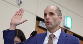 해롤드 로저스 쿠팡 대표이사가 31일 오전 서울 여의도 국회에서 열린 쿠팡 침해사고 및 개인정보 유출, 불공정 거래, 노동환경 실태 파악과 재발방지 대책 마련을 위한 연석 청문회에서 선서하고 있다. /사진=뉴시스