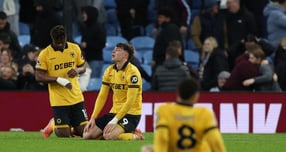 울버햄튼 원더러스가 잉글랜드 프리미어리그 출범 5번째로 전반기 최하위 잔류에 도전한다. 사진은 울버햄튼 선수단. /사진=로이터